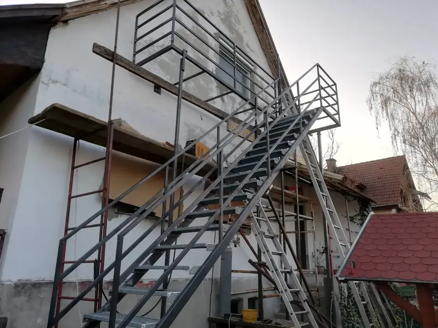 Kétszárnyú kapu készítés Kecskemét – Tormási Lakatos referencia